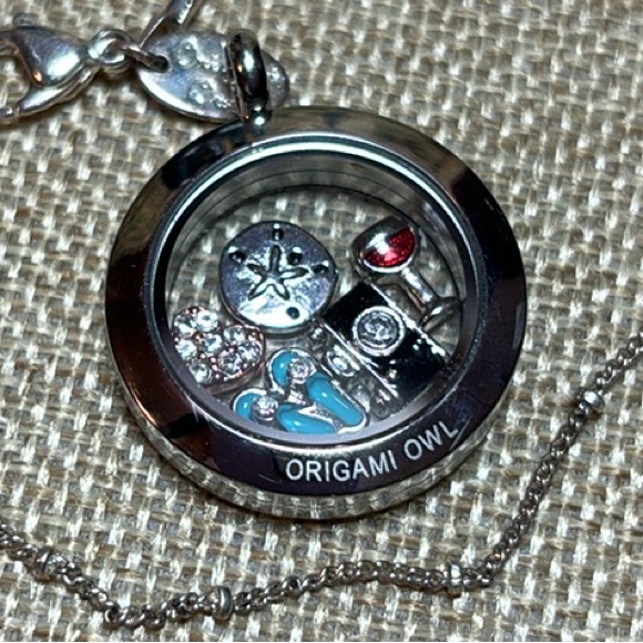 Origami Owl Silver Tone Necklace 5 Floating Crystal Enamel Charms Locket 175L 24$